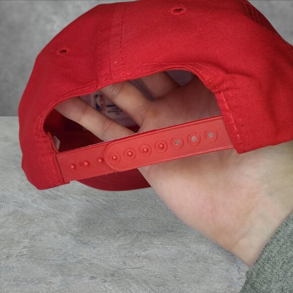 Vintage 80s 'Chicago Bulls' NBA red snapback hat - Picture 2 of 3